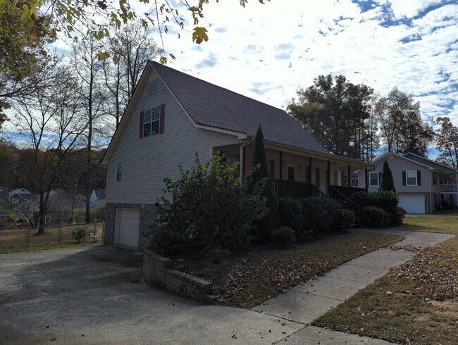 Building Photo - 6422 Levi Rd