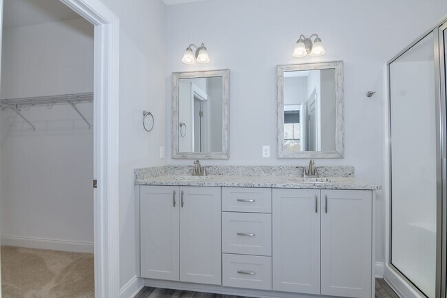 Building Photo - 3 Bedroom 2 Bathroom Ranch