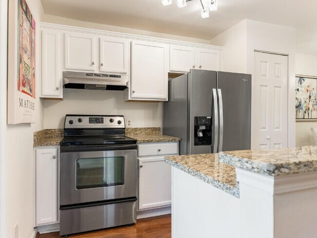 Building Photo - Charming Dilworth Condo in Olmsted Park – Walkable, Updated, Furnished Option Available. Pool Views!