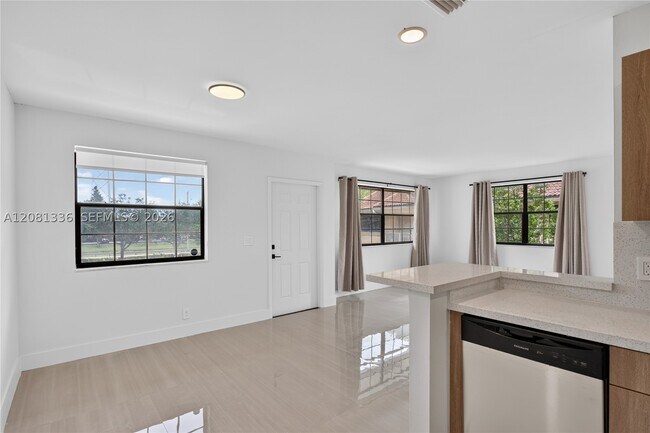 Building Photo - 2830 Coral Springs Dr