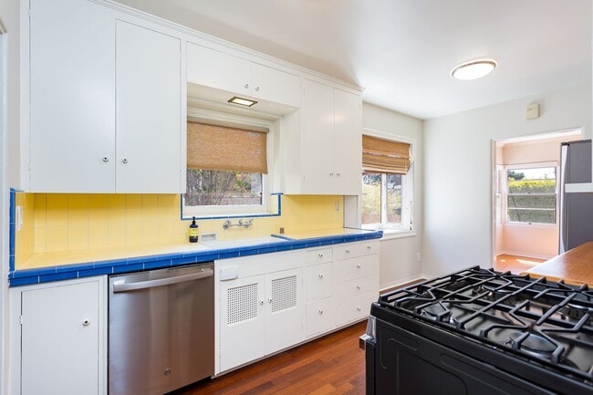 Building Photo - Single Story Craftsman in North Park