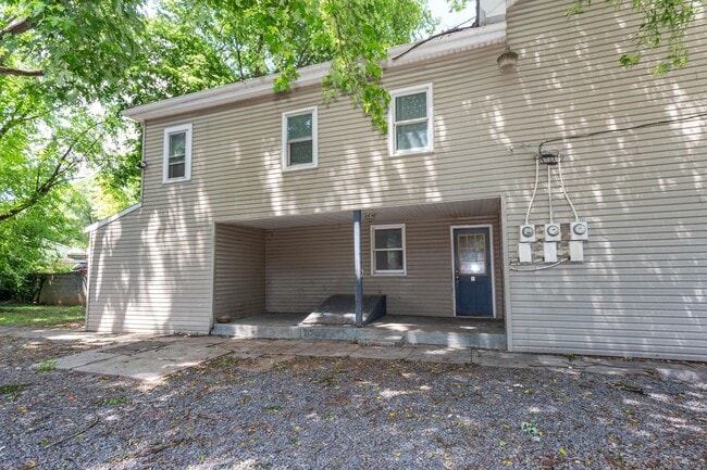 Building Photo - 323 S Raleigh St