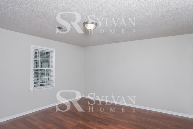 Building Photo - Enjoy Relaxation & Sophistication in this lovely 3 bedroom, 2.5 bath home.