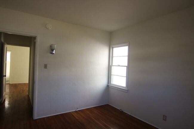 Building Photo - 507 S Verdugo Rd