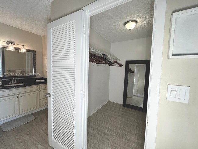 Building Photo - 3800 S Ocean Dr