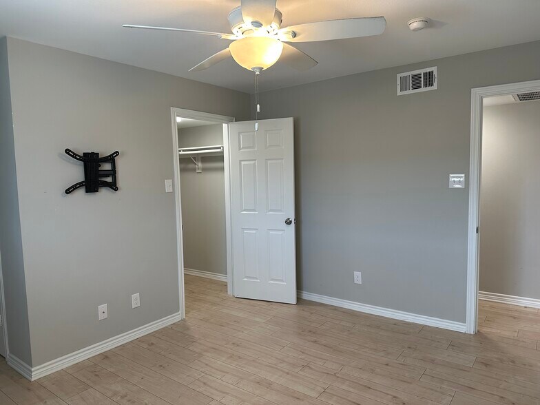 Bedroom2 - 5076 Matilda St