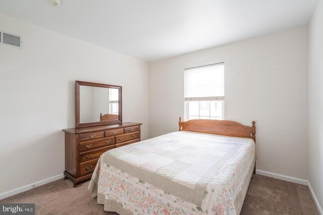 Building Photo - 5404 Drawbridge Ct