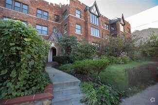 Building Photo - 700 W 48th St