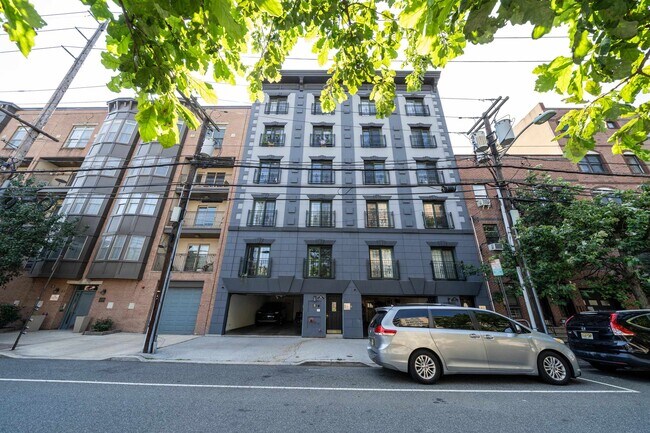 Building Photo - 208 Jackson St