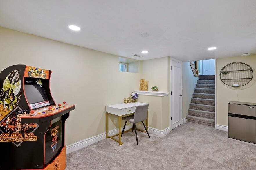 Building Photo - 980 E Bryan Ave