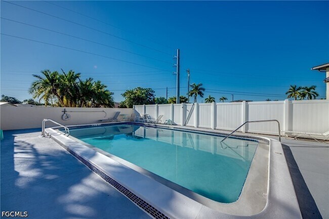 Building Photo - 2526 SE 16th Pl