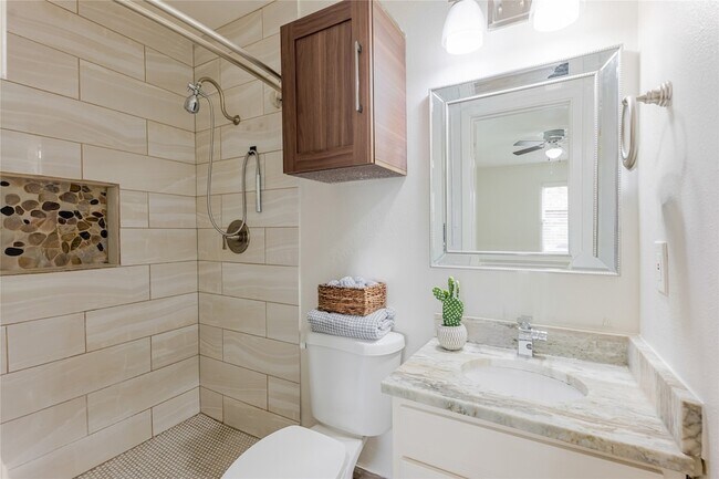 Building Photo - 11839 High Meadow Dr