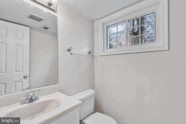 Building Photo - 4415 Elmwood Dr