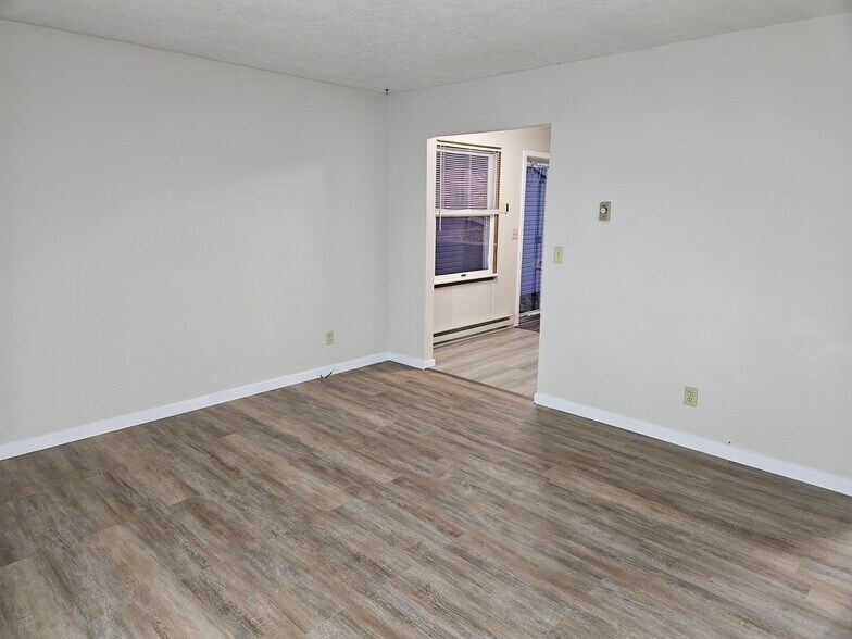 Building Photo - 610 N Wagner Ave