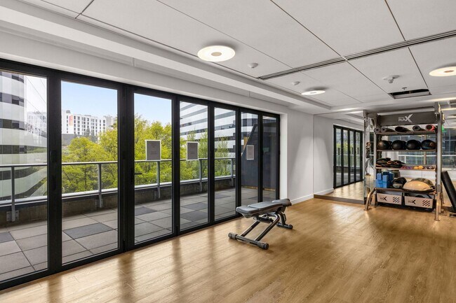 Building Photo - Great Nexus Condo For Rent