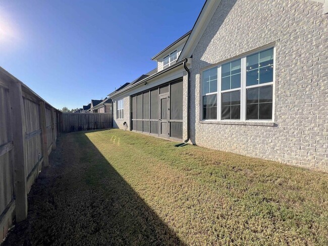 Building Photo - 607 Covington Walk Ln S