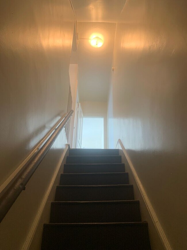 Building Photo - 3 Bedroom 2nd/3rd Floor Apartment York City SD