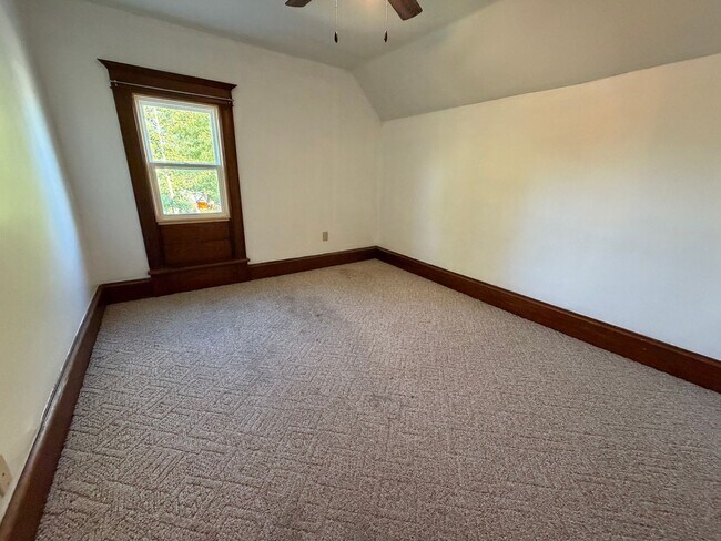 Building Photo - 705 McLean Ave