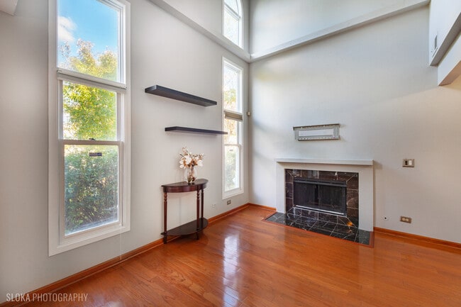 Building Photo - 2342 Hamilton Pl