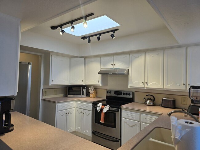 Building Photo - 2269RR-Upper Level