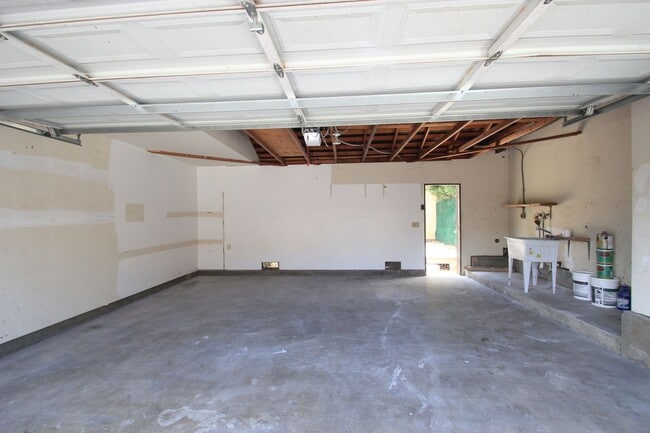 Building Photo - Coming Soon – Charming 3-Bedroom Townhome ...