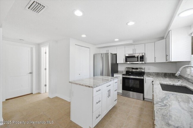 Building Photo - 7527 Hatteras Dr