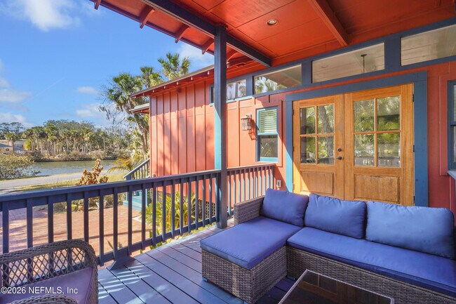 Building Photo - 290 St George St