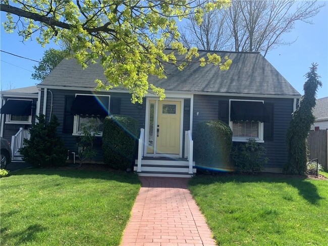 Primary Photo - 38 Brae St