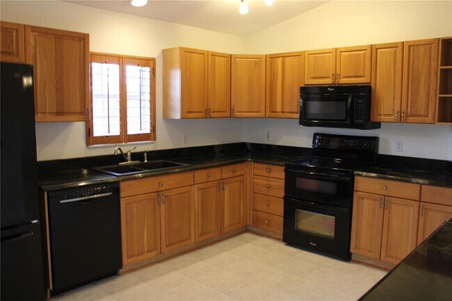 Building Photo - 1702 Fairway Trce