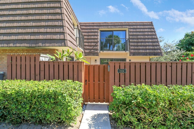 Building Photo - 2324 23rd Ct