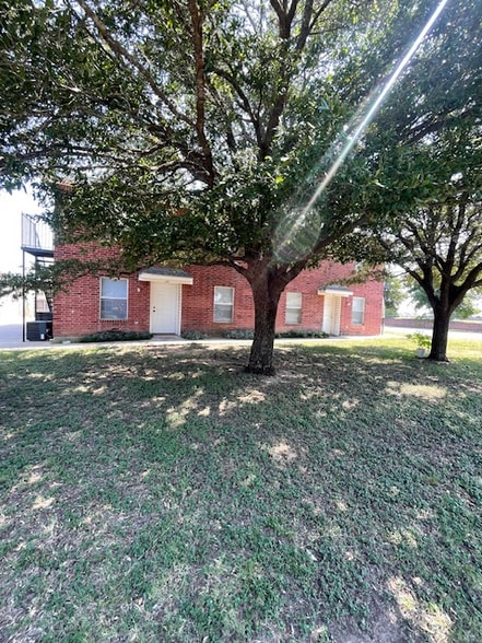 Primary Photo - 2332 Breezy Dr