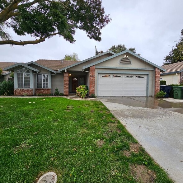 Primary Photo - 2525 Travao Ln