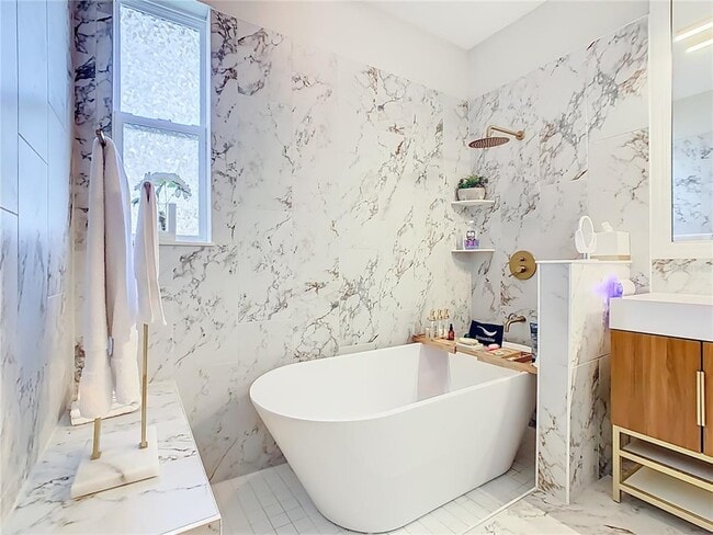 Building Photo - 790 Carmel Ln