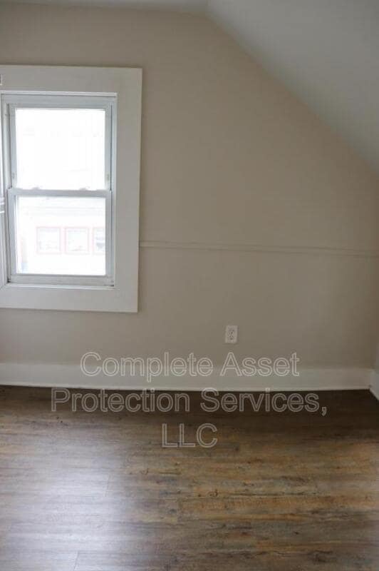 Building Photo - 105 Norton St