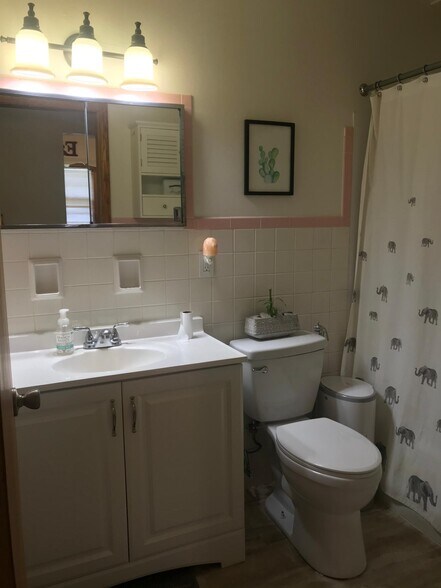 Bathroom - 2400 S 92nd St