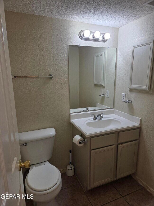 Building Photo - 3717 Hubble Dr