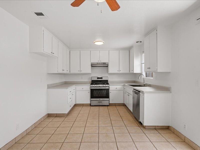 Building Photo - 2210 Gaviota Ave