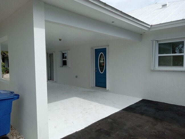 Building Photo - 1655 Sunrise Dr