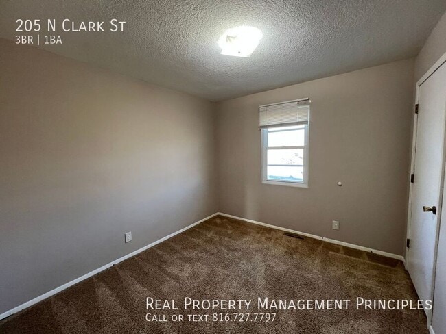 Building Photo - 205 N Clark St