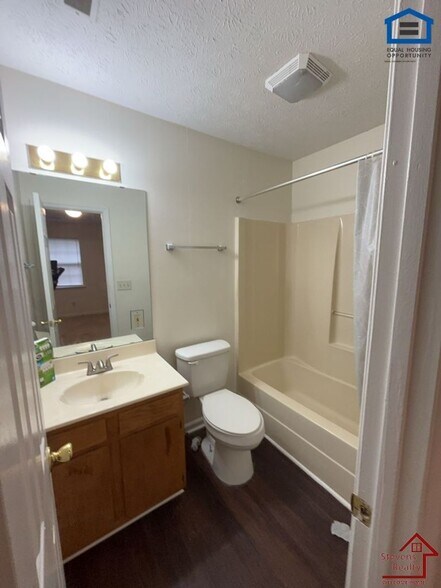 Building Photo - 306 Oriole Dr