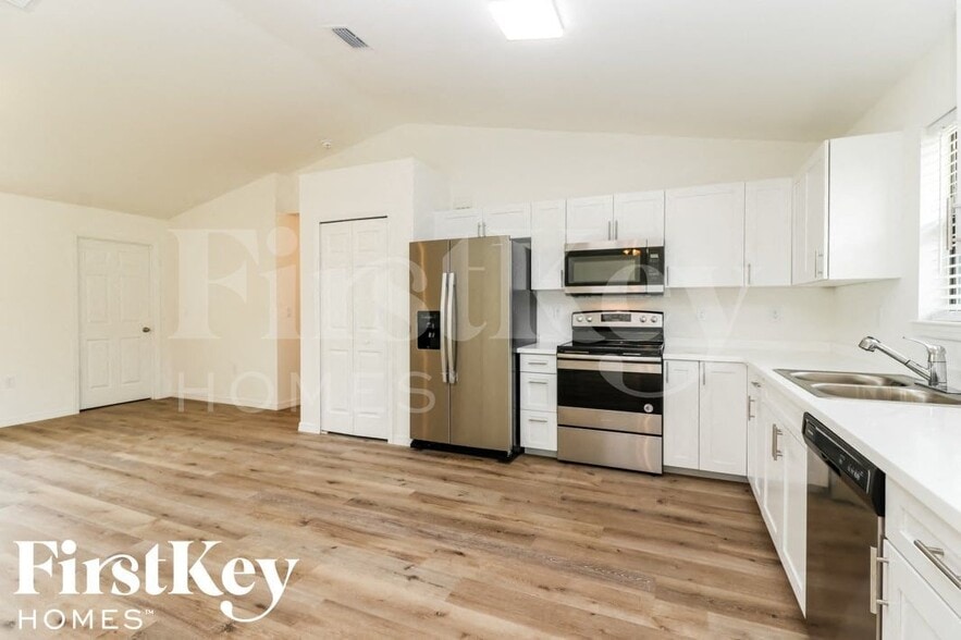 Building Photo - 50 Queen Ct