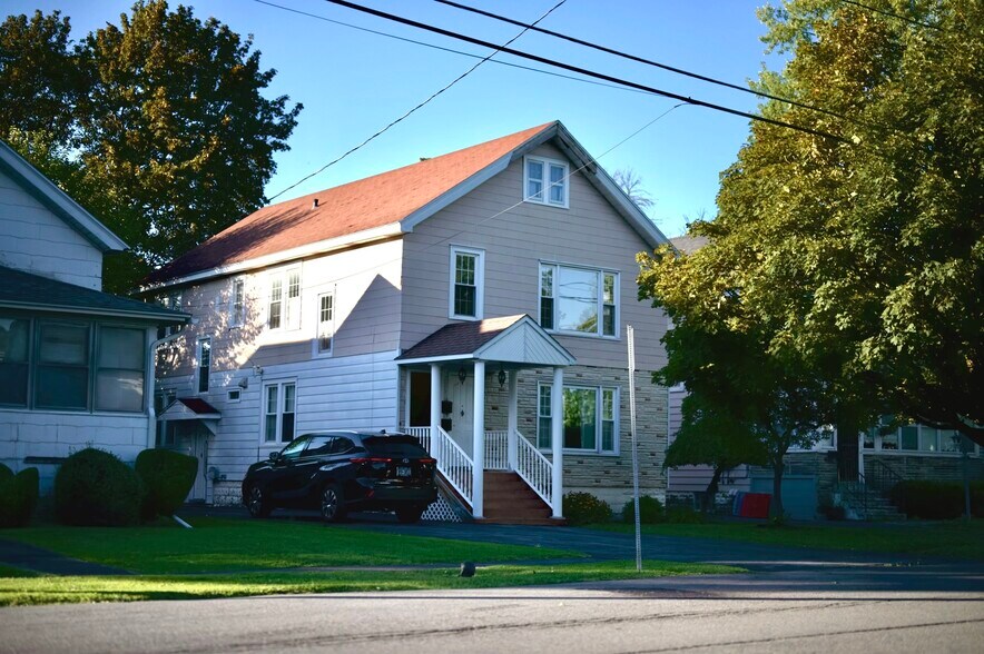 Front - 225 Wilmore Pl