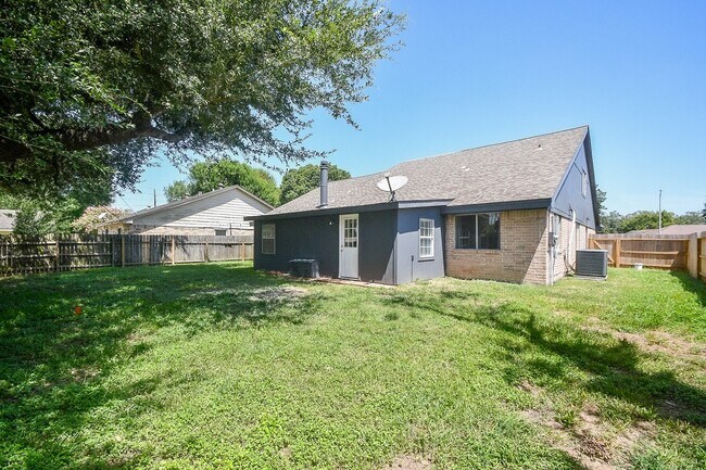 Building Photo - 2430 Long Reach Dr
