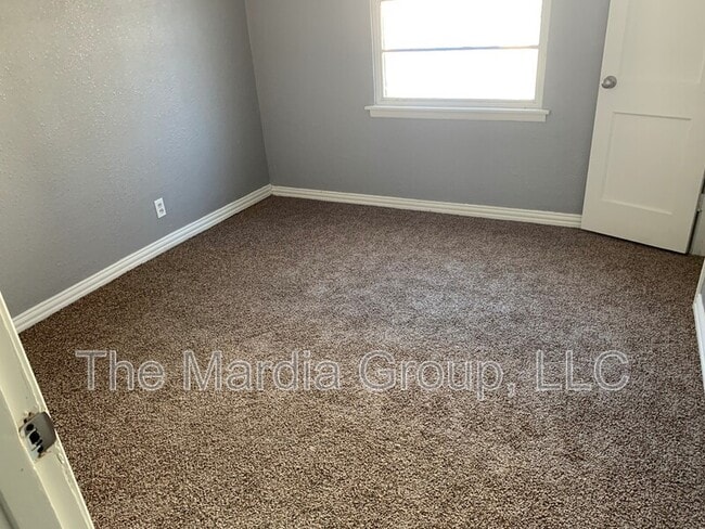 Building Photo - 2628 Healey Dr