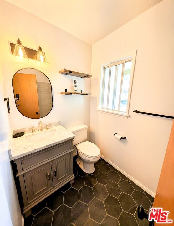 Building Photo - 324 E Benbow St