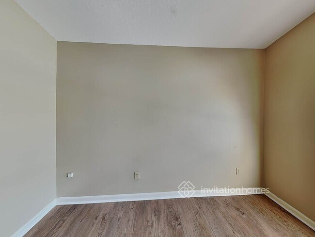 Building Photo - 1916 Bridgehampton Pl