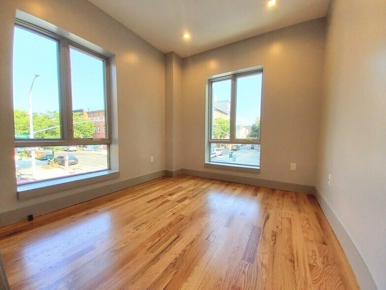 Building Photo - 245 Tompkins Ave