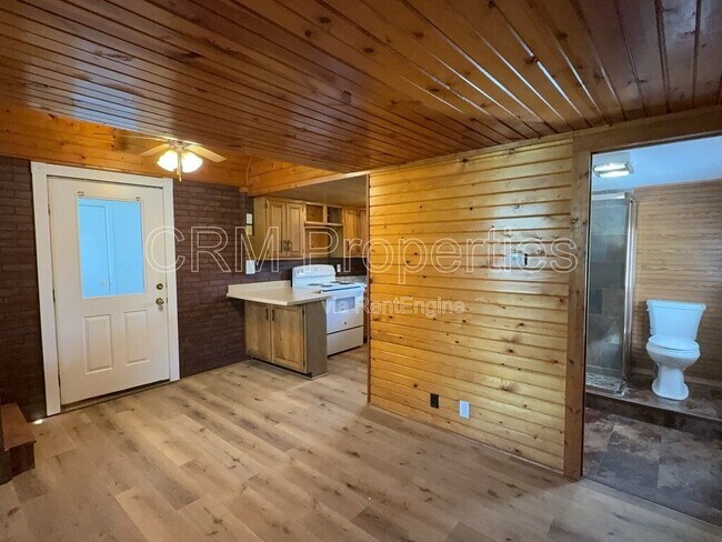 Building Photo - 1824 N Jay St