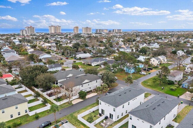Building Photo - Gorgeous Jax Beach Townhouse for Rent - 4 Bedroms!
