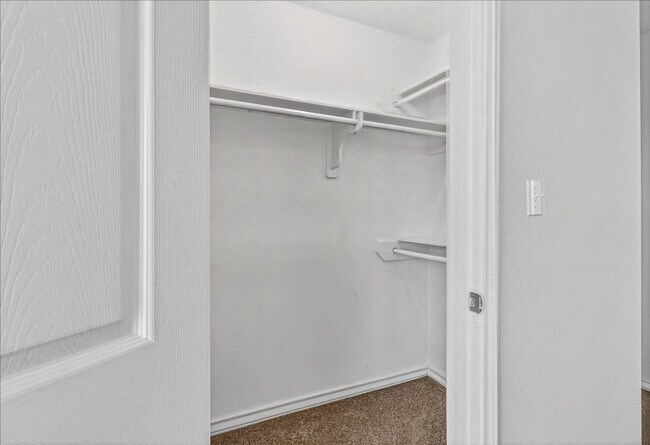 Building Photo - 6325 Oso Pkwy